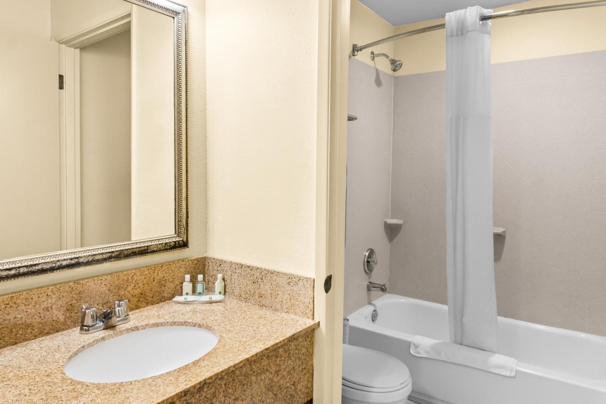Quality Inn & Suites Vancouver - Hazel Dell Eksteriør bilde