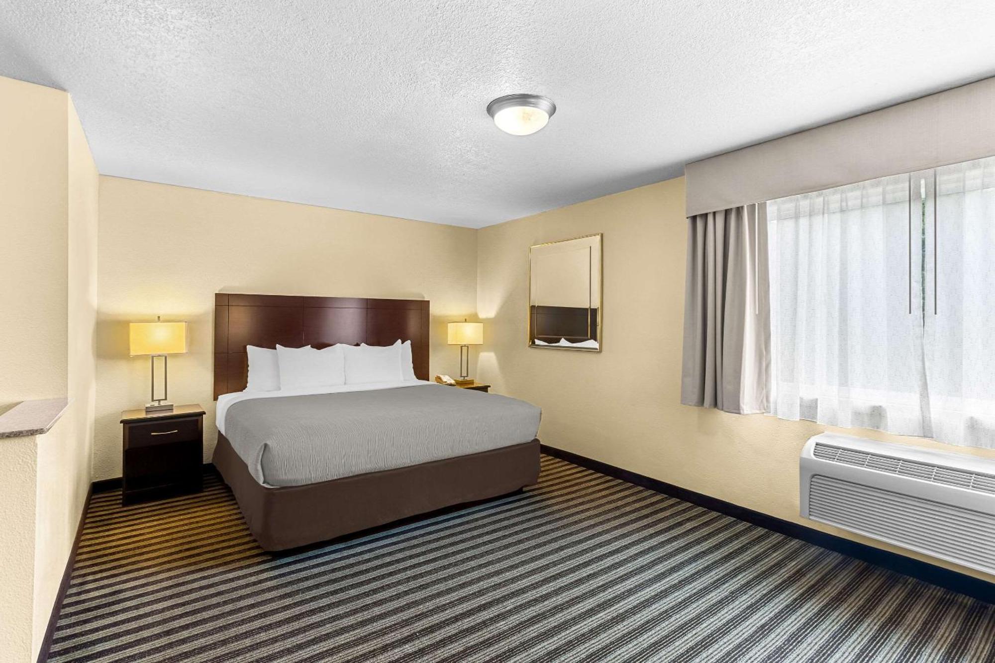Quality Inn & Suites Vancouver - Hazel Dell Eksteriør bilde